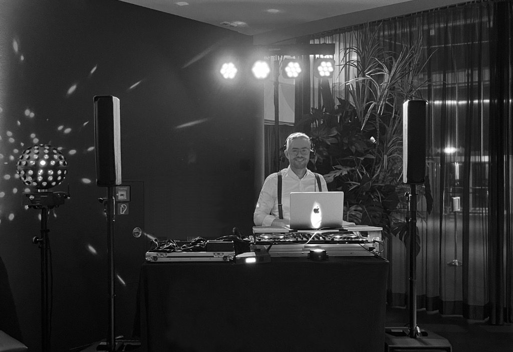 Jonas Moser am DJ-Pult